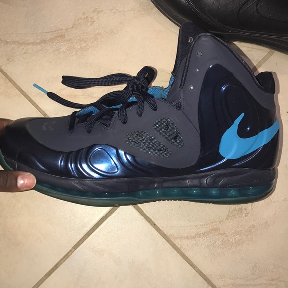 Nike - Picture 2 of 3